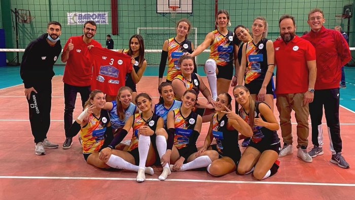 volley b2 la contrader volare regola in tre set la pallavolo crotone