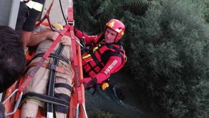 scomparso da ore 30enne ritrovato ferito sotto il ponte del tusciano