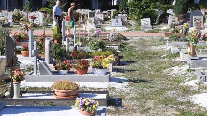 minori artista dona 100mila euro per il cimitero