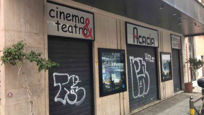 napoli da lunedi riaprono cinema e teatri ma non l acacia