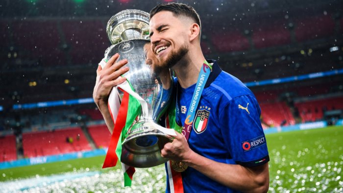 cinque azzurri fra i 30 candidati al pallone d oro