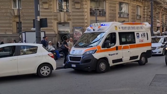 emergenza sicurezza stradale a napoli due incidenti in contemporanea