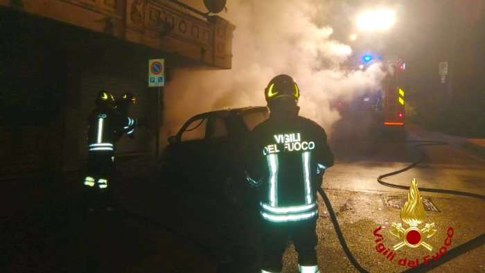 solofra notte di paura a fuoco un altra auto e giallo si indaga