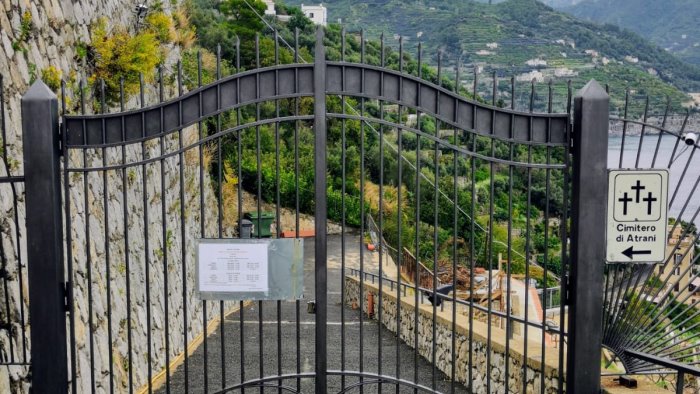 cimitero atrani accesso limitato alle salme dei ravellesi ricorso a mattarella