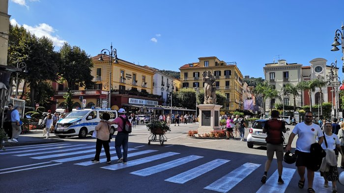 penisola sorrentina cresce la mobilitazione civica sul caro bollette