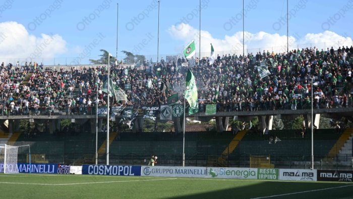 avellino cerignola protesta della sud entriamo con 15 di ritardo