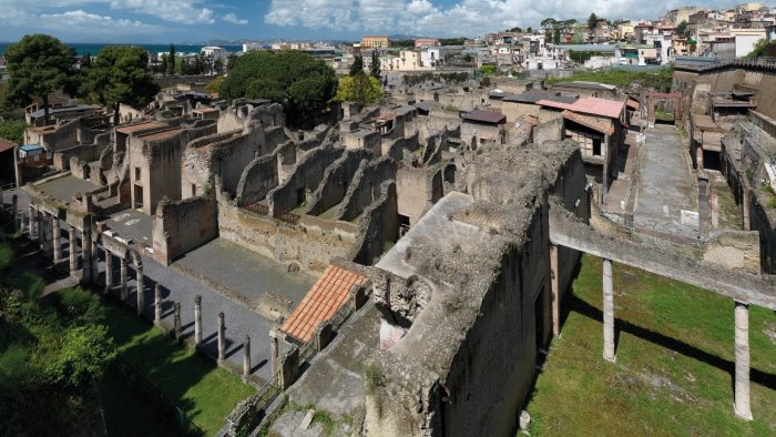 ercolano da oggi il parco archeologico aperto tutti i giorni della settimana