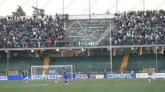 avellino pari col cerignola ai lupi non basta il vantaggio e l uomo in piu