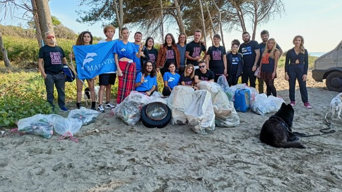 capaccio nuovo appuntamento con adotta una spiaggia rimossi 100kg di rifiuti