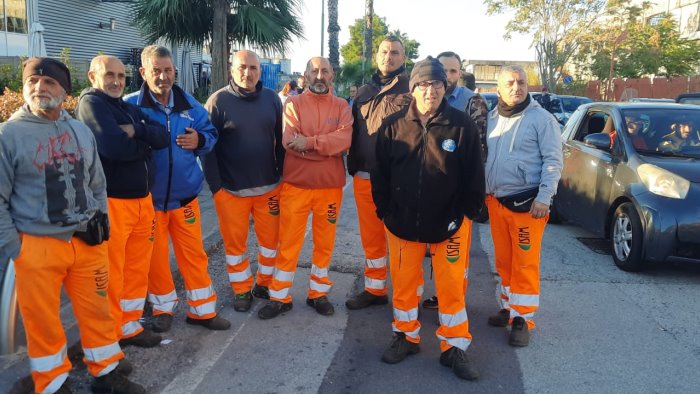 vertenza isam continua la battaglia dei 49 lavoratori dell ex coop di salerno