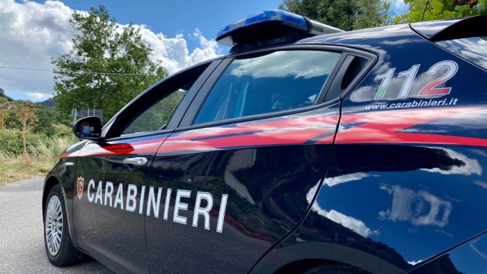 travolto da un autocarro parcheggiato in pendenza muore schiacciato 56enne