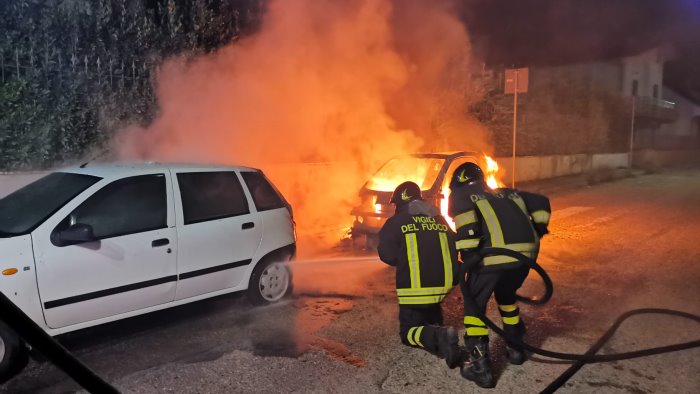 smart in fiamme nella notte a san giorgio del sannio danni anche ad una punto