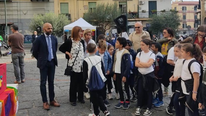 amici di scuola napoli fa gli auguri ai bambini e ai ragazzi di piazza sanita