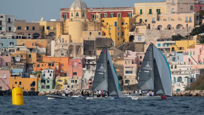 vela campionato italiano a squadre a procida comanda l emilia romagna