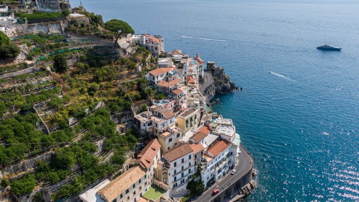 commercio e turismo ad amalfi nasce un tavolo di coordinamento comune privati