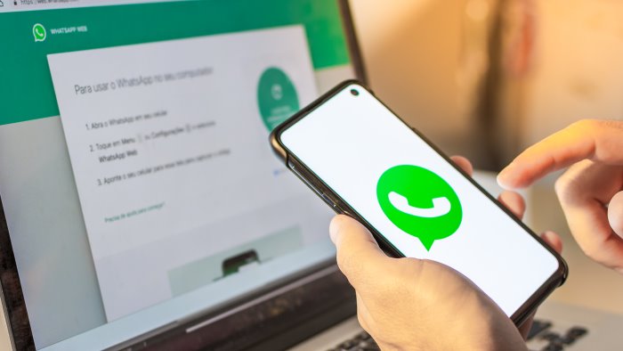 whatsapp down in tutto il mondo meta al lavoro ecco cosa e successo