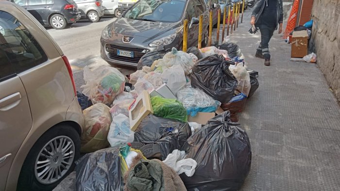 nuovi controlli di salerno pulita scoperte microdiscariche in strada