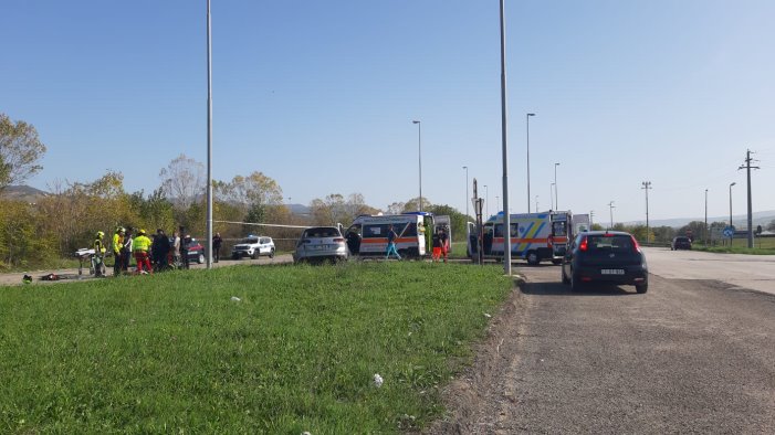 flumeri incidente tra un auto e uno scooter gravissima una coppia di ariano