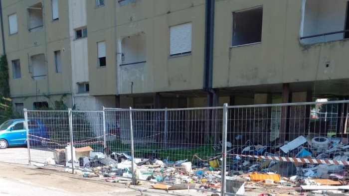 avellino degrado a quattrograna il nostro rione e diventato una discarica