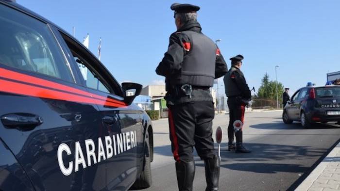 armi munizioni e droga a salerno due arresti dei carabinieri