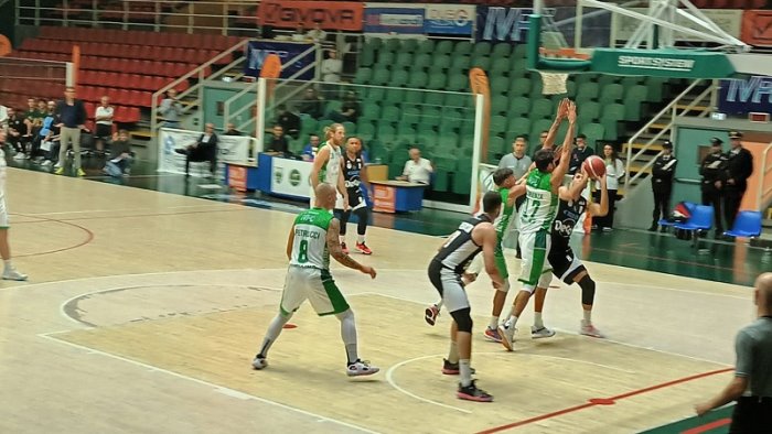 basket il derby e della juvecaserta ivpc delfes avellino ko 65 76