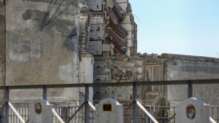 ponte di ognissanti scatta il piano traffico a napoli ecco le strade chiuse