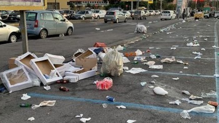 fuorigrotta degrado all esterno dello stadio dopo ogni partita e protesta