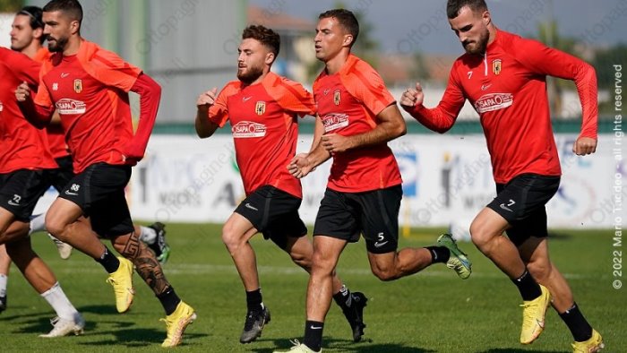 benevento si lavora in vista del bari cannavaro spera in qualche recupero