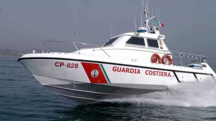 salerno tonni sottomisura sequestrati dalla guardia costiera