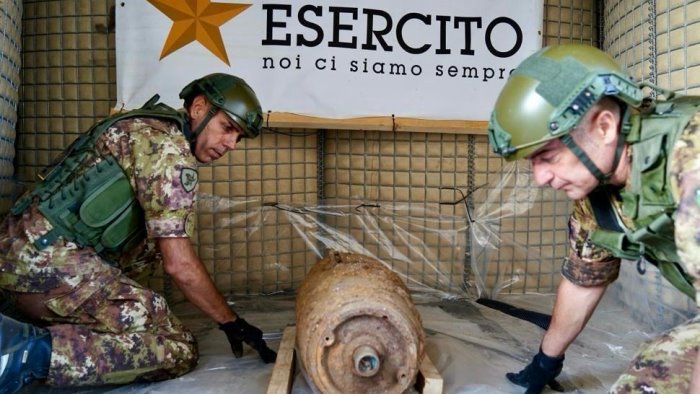 bomba day a battipaglia continuano le operazioni di disinnesco