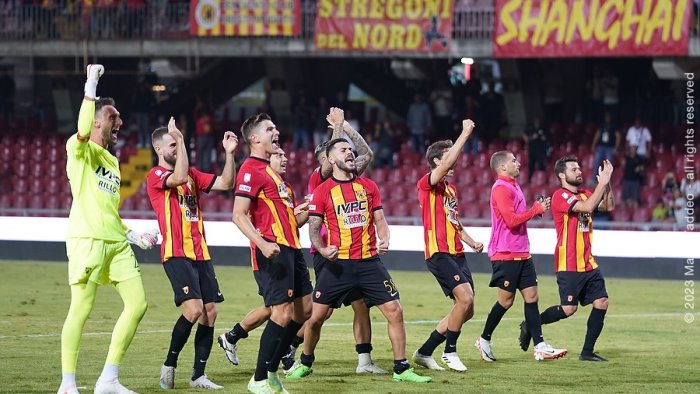 benevento che rimonta col crotone tutte le foto del match