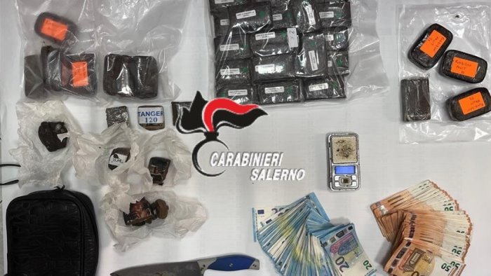 nascondeva in casa 3 5kg di hashish un arresto a salerno