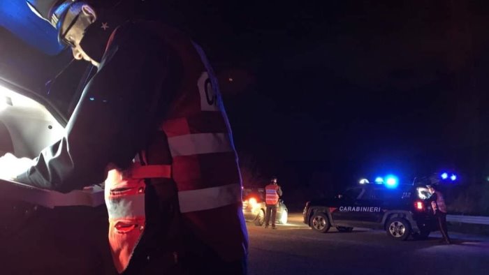 auto sospetta in paese 40enne salernitano allontanato da san sossio baronia