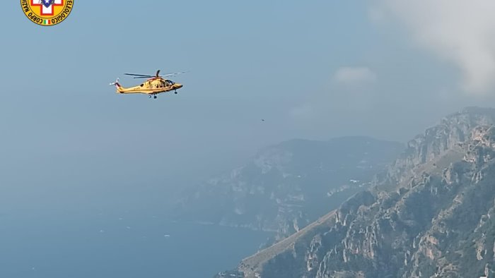 escursionista norvegese si perde sui monti di positano salvato in elicottero