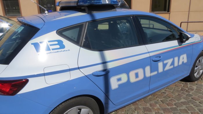 benevento rubano merce dai supermercati 4 persone arrestate dalla volante