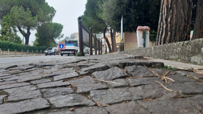 ariano sampietrini rigonfiati carrozzine con disabili a rischio incidenti