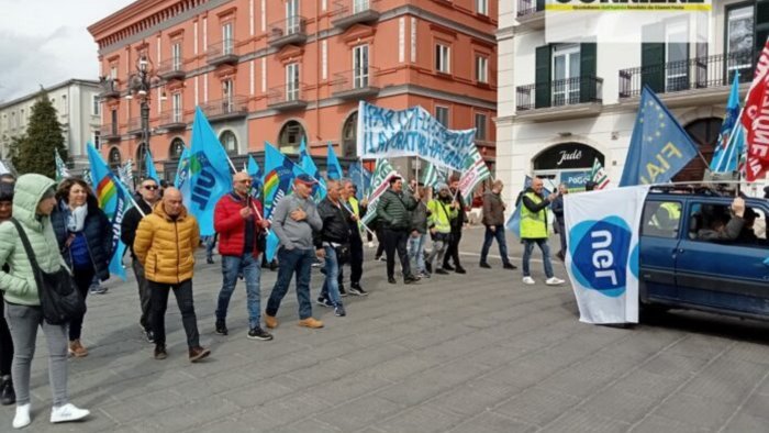 caos irpiniambiente i lavoratori lunedi presidio al comune