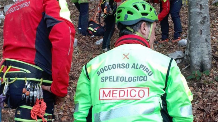 cade dalla moto da cross in montagna ferito un giovane nel salernitano