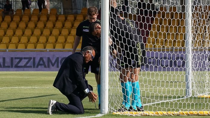 benevento picerno e l imbarazzante misurazione delle porte ecco cosa c e dietro