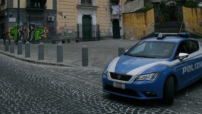 porta capuana tenta di eludere il controllo arrestata