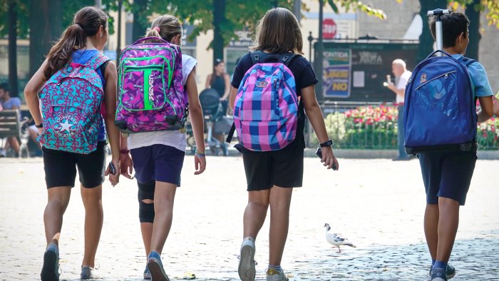 avellino a scuola col piedibus il comune affida il progetto a legambiente