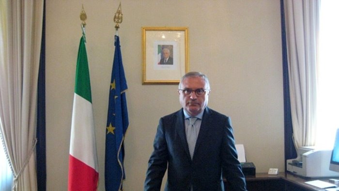 napoli il prefetto claudio palomba ai sindaci monitorare le intimidazioni