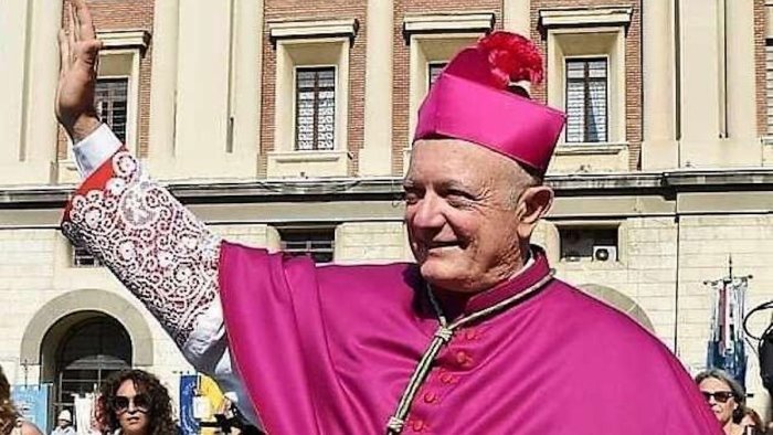 salerno l arcivescovo bellandi presiede la veglia di preghiera diocesana