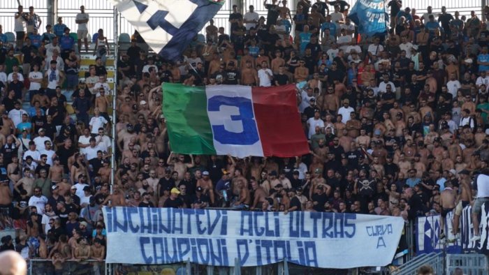 i tifosi non abbandonano il napoli oltre tremila supporters a verona