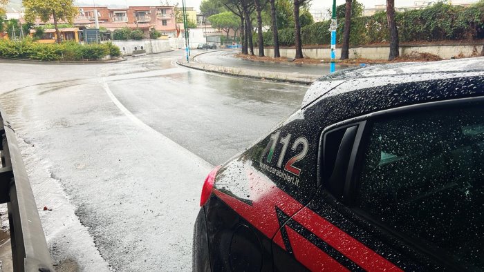 nuovo blitz nel locale sequestrato per spaccio sei denunciati al rione traiano