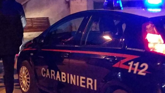 pistola nell armadio 21enne arrestato dai carabinieri