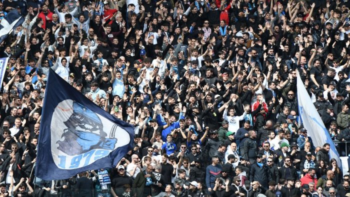 all olympiastadion piu di 70mila spettatori quasi cinquemila i napoletani