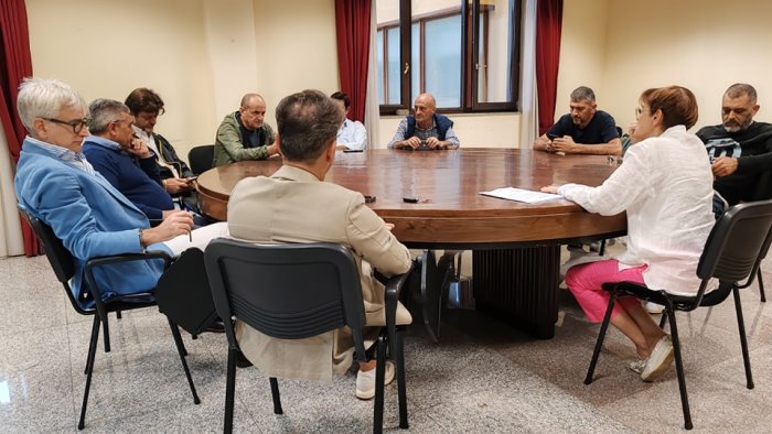 vertenza fos sindaca di battipaglia incontra i sindacati e scrive al prefetto