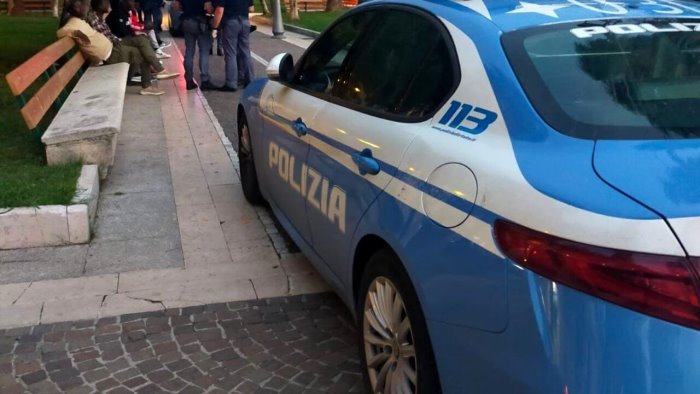 blitz sul lungomare di salerno della polizia controllate 50 persone