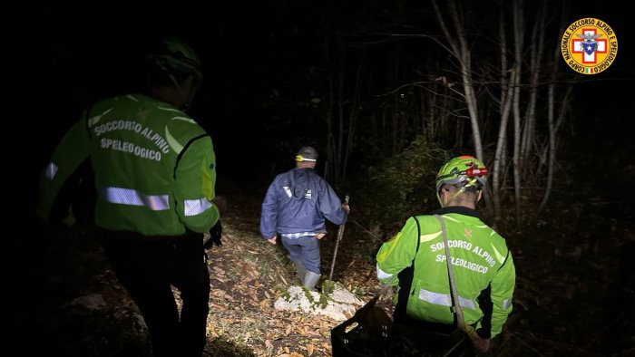 cercatore di funghi disperso salvato dal soccorso alpino e speleologico